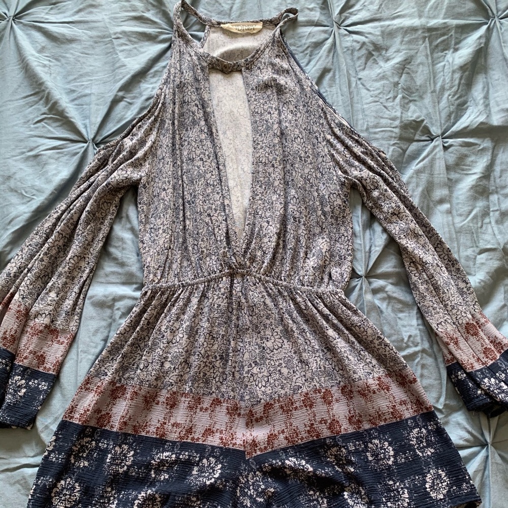 cute romper!